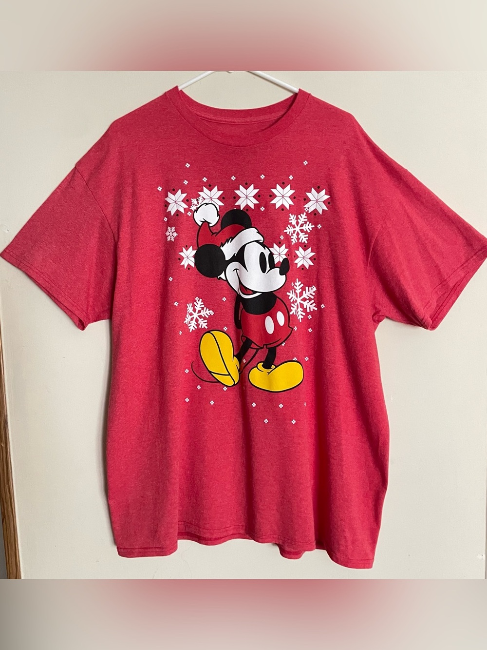 Men’s Disney Mickey Mouse Christmas T-Shirt